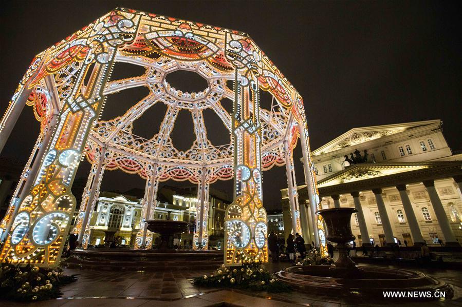 russia-moscow-new year-decorations