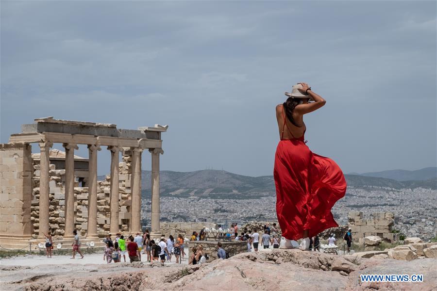 Greek authorities to take precautions as high te