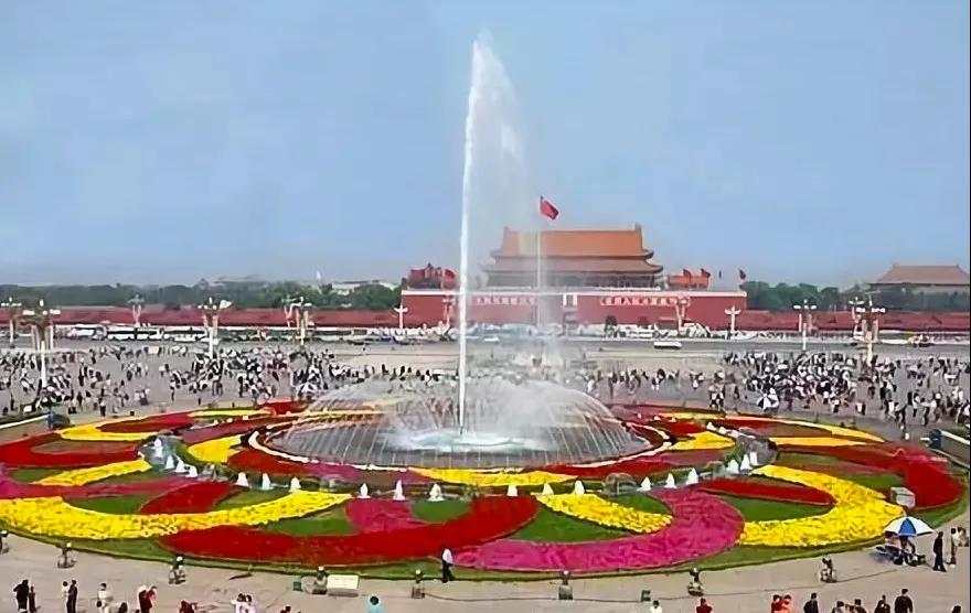 photo-series-1986-2020-tian-anmen-square-national-day-flowerbed