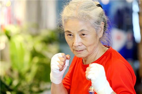 Granny 70 Lifts Weights To Online Success English China Youth International