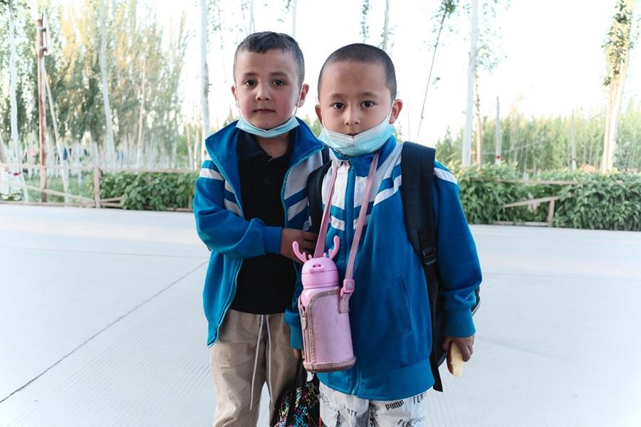 Smiling kids in Xinjiang