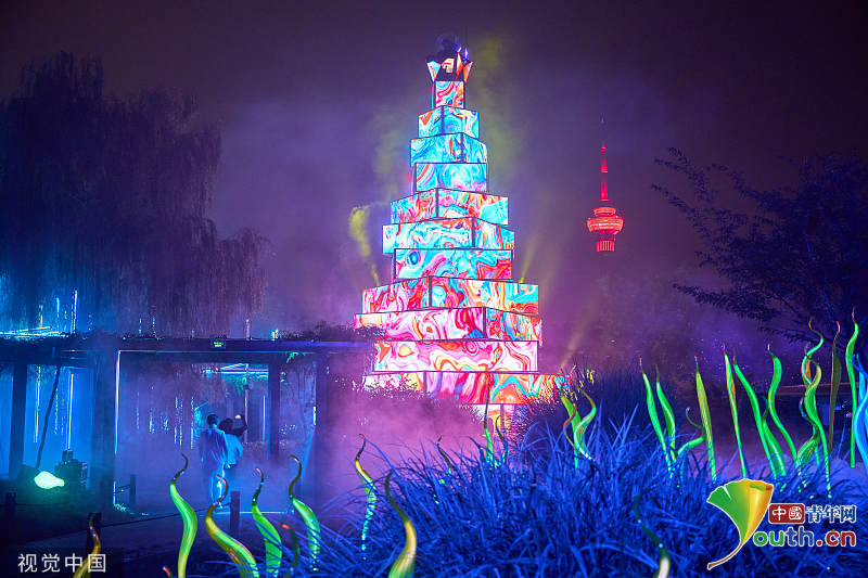 Beijing International Light and Shadow Art Season depicted a symbiotic