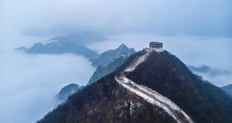 The misty Jiankou Great Wall resembles a heavenly wonderland