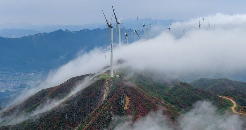 Post-rain wind farm in Jiangxi was enshrouded in mist