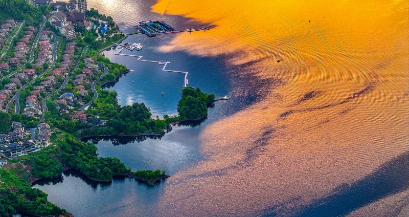 Colorful reflection of sunglow on Qiandao Lake in Hangzhou