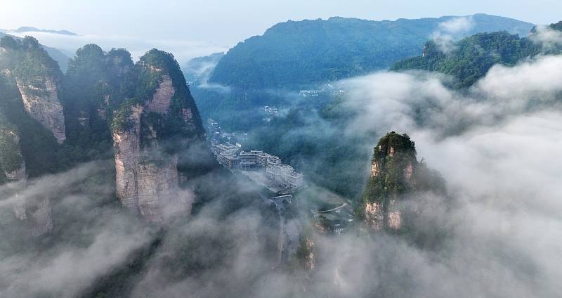 Zhangjiajie National Forest Park revealed magnificent sea of clouds