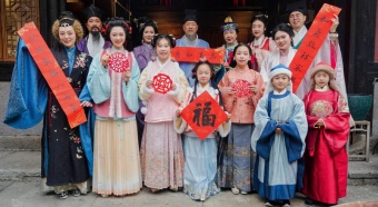 Zhoushan: Celebrate the festival dressed in Hanfu