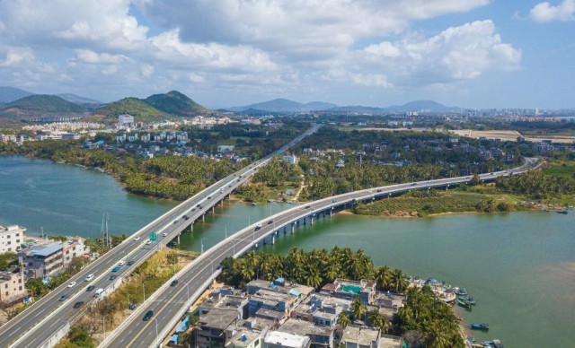 Scenic loop highways promote tourism in South China