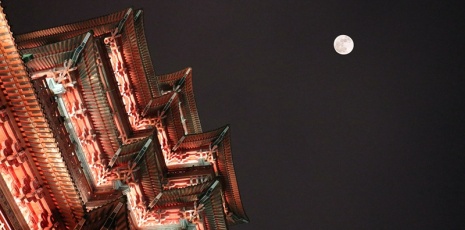 Watch the full moon of the festival shine above the Tengwang Pavilion in Nanchang