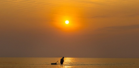 Rizhao: Morning glow shines the coast