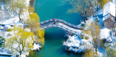 Jinan: Snowscape transforms Daming Lake into winter wonderland