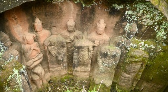 Meishan: Exquisitely carved Niujiazhai Grottoes attract tourists