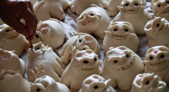 Intangible heritage "tiger buns" greet Dragon Boat Festival