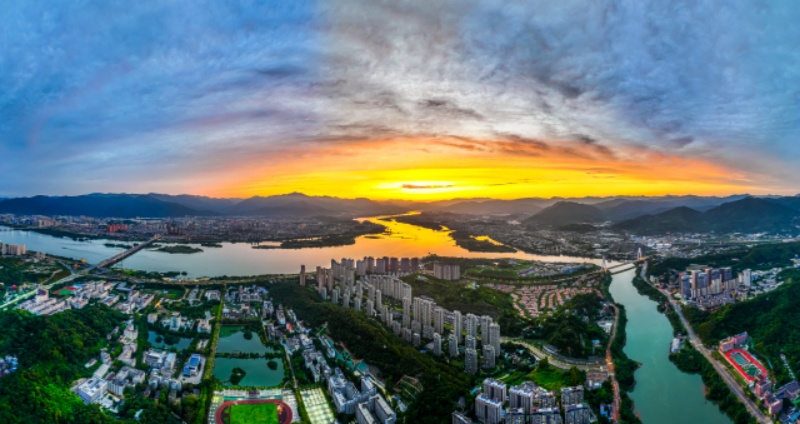 Brilliant night landscape alongside Min River