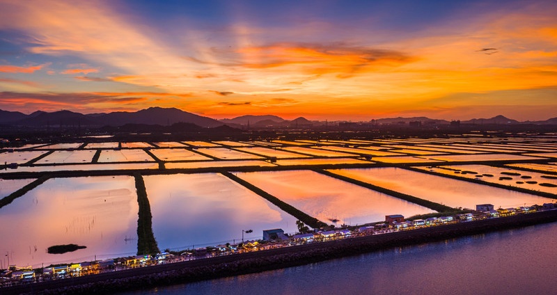 Splendid orange sunset glow in Zhongshan City