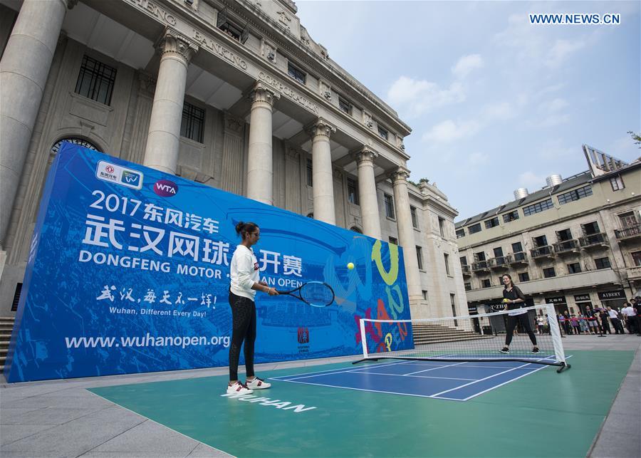 (SP)CHINA-WUHAN-TENNIS-LI NA-MIRZA(CN)