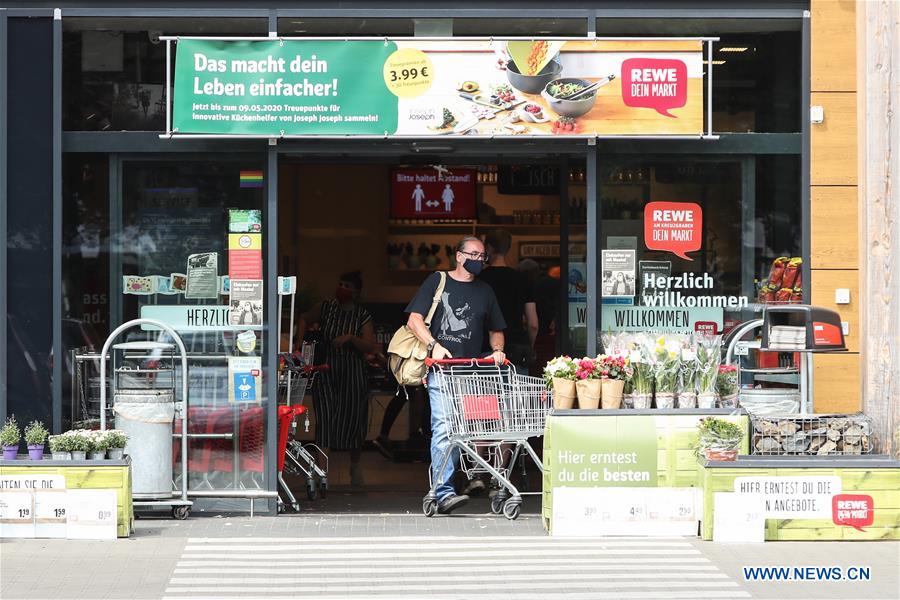 Merkel rejects calls for abolishing face mask requirement in German shops