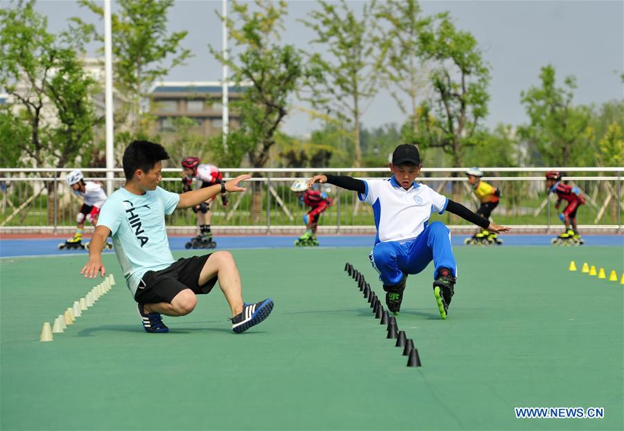 studentsofrollerskatingteamattendtraininginrenqiuhebei