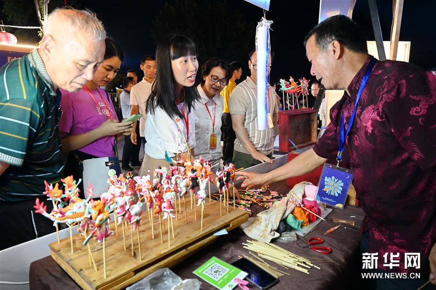 Intangible cultural heritages brings new color to Fujian's night economy
