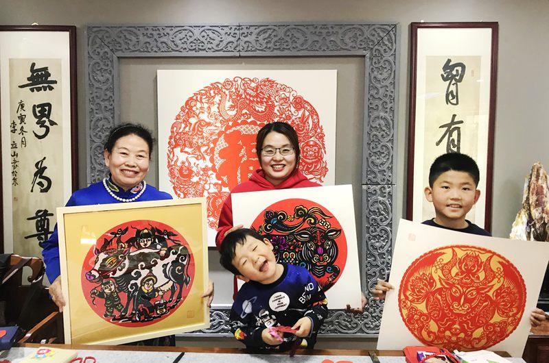 Family in NW China's Ningxia carries forward paper cutting culture