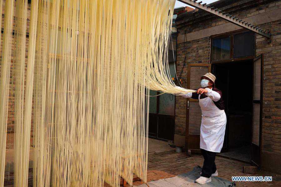 Xinhe County in Hebei promotes handmade dried noodles to raise income