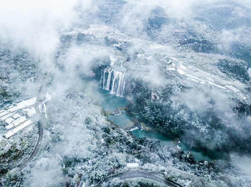 Huangguoshu Waterfall transformed into misty wonderland in SW China's Guizhou