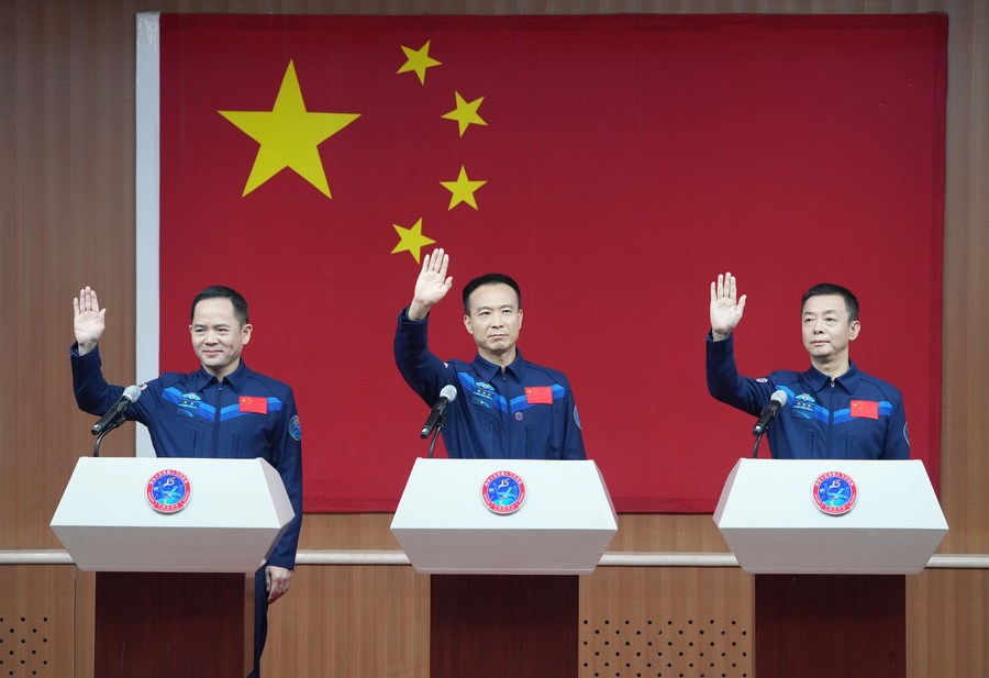 Update: China unveils Shenzhou