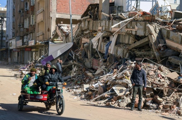 Mideast in Pictures: Long road to recovery awaits quake