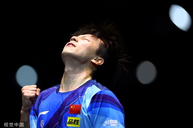 China's Lin edges compatriot Liang in men's last