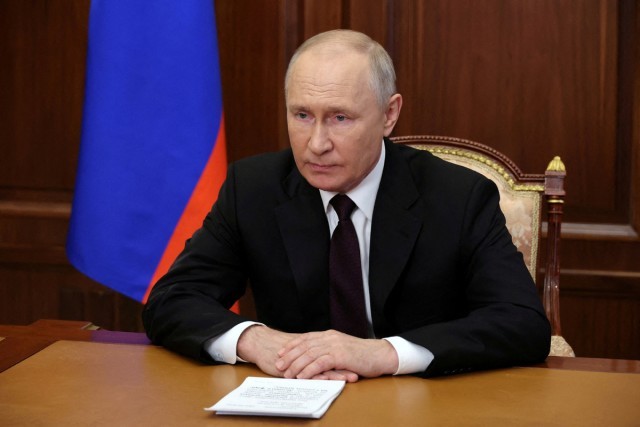 Russia withstands sanctions pressure, Putin says
