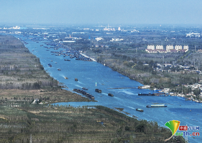 Cargo ships in Zaozhuang navigated along the Beijing