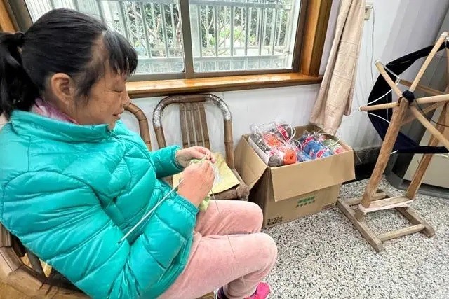 Woman spends 5 years making clothes for children in need