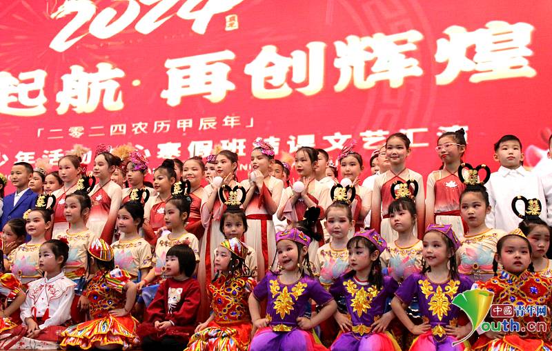 Youth in Xinjiang celebrated the coming of Spring Festival with song and dance