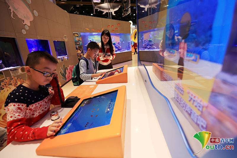 Children visited Xiamen Science and Technology Museum during winter vacation